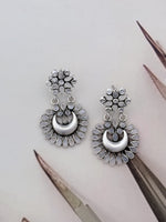 Load image into Gallery viewer, Polki Crescent Moon Earrings