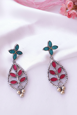 Load image into Gallery viewer, Leaf Motif Enamel Earrings