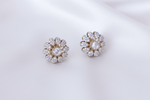 Load image into Gallery viewer, Floral moissanite Stud