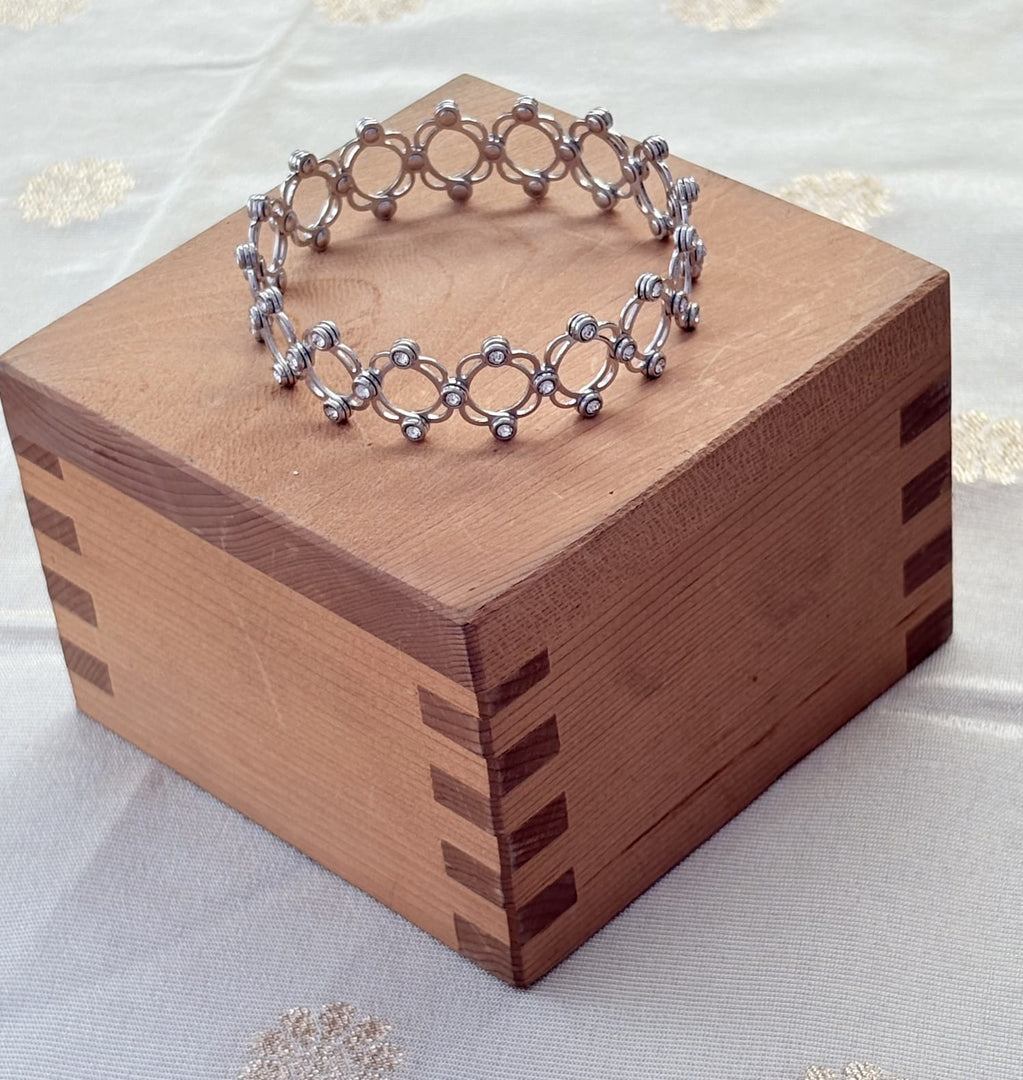 Floral Motif expandable Silver Kada