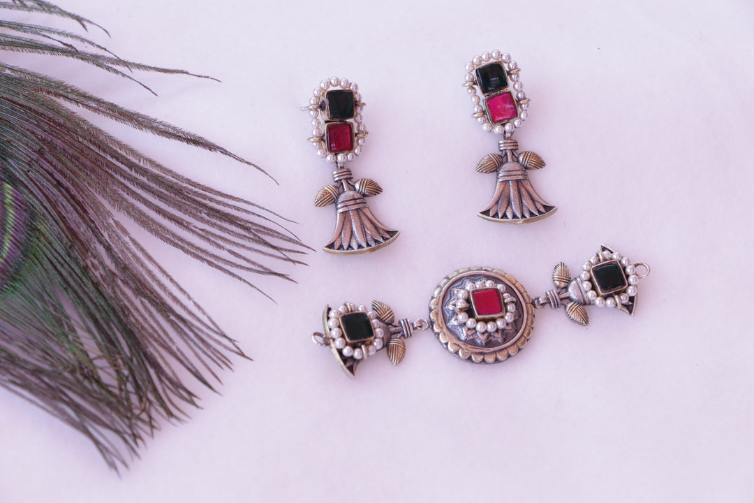 Dual Tone Kemp Stone Pendant Set