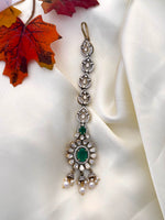 Load image into Gallery viewer, Emerald Drop Crystal Maang Tikka