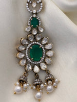 Load image into Gallery viewer, Emerald Drop Crystal Maang Tikka
