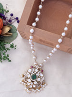 Load image into Gallery viewer, Peacock Emerald Kundan Pendant
