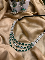 Load image into Gallery viewer, Emerald blossom necklace
